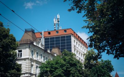 For the first time in the historic center of Kiev on the facade of the building installed solar panels for independent energy supply